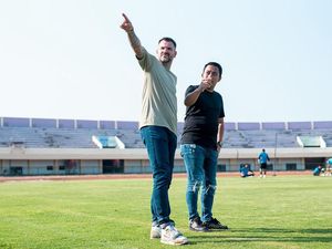 Liga 2: Simon McMenemy Pelatih Bayangan Persela Lamongan Liga 2: Simon McMenemy Pelatih Bayangan Persela Lamongan