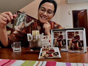 Doyan Ngopi, Sri Mulyani Seduh Kopi Gayo dari Toko Langganannya