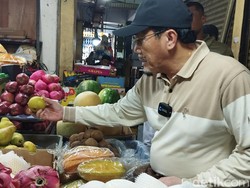 Blusukan ke Pasar, Suswono Kenalkan Diri Sebagai Wakil Ridwan Kamil