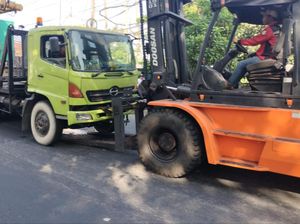 Truk Mogok di Surabaya Bikin Perjalanan KA Terlambat 1,5 Jam Truk Mogok di Surabaya Bikin Perjalanan KA Terlambat 1,5 Jam