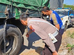 Biker Tewas Usai Jatuh dan Terlindas Truk di Jalur Nasional Lamongan-Babat