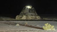 Boeing Starliner Sukses Pulang ke Bumi, 2 Astronautnya Masih Terjebak di Orbit