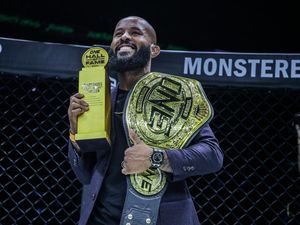 Pensiun dari MMA, Demetrious Johnson Masuk ONE Hall of Fame Pensiun dari MMA, Demetrious Johnson Masuk ONE Hall of Fame