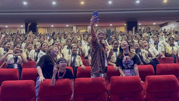 Ribuan anak-anak India yang jadi penonton festival film anak, Aryan International Children's Film Festival (ICFF) di Jaipur, India, untuk pertama kalinya menyaksikan animasi wayang (aniwayang) asal Indonesia.
