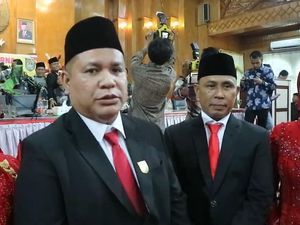 2 Pasangan Suami Istri dari PDIP Dilantik Jadi Anggota DPRD Asahan 2 Pasangan Suami Istri dari PDIP Dilantik Jadi Anggota DPRD Asahan