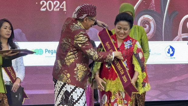 Emmy Kuswandari Terima Kartini Award 2024