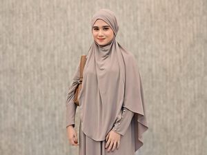 Gaya Tissa Biani Tampil Syari Pakai Khimar Saat Datang ke Kajian Gaya Tissa Biani Tampil Syari Pakai Khimar Saat Datang ke Kajian