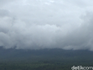 Gunung Semeru 4 Kali Erupsi Pagi Ini, Visual Letusan Tak Teramati