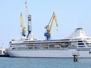 Kapal Pesiar Mandek Lama, Penumpang Malah Bertemu Jodoh Kapal Pesiar Mandek Lama, Penumpang Malah Bertemu Jodoh