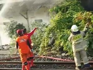 Ada Ledakan Saat Kebakaran Lapak di Grogol, Ini Data 6 Petugas Damkar-PPSU Luka Ada Ledakan Saat Kebakaran Lapak di Grogol, Ini Data 6 Petugas Damkar-PPSU Luka