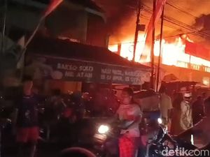 Pasar Pasrepan Pasuruan Terbakar Hebat, Ratusan Kios Ludes Pasar Pasrepan Pasuruan Terbakar Hebat, Ratusan Kios Ludes