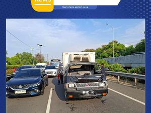 Kecelakaan Mobil Boks Tabrak Truk di Tol Soedyatmo Arah Jakarta Pagi Ini
