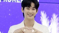 POV Ditatap Penuh Cinta oleh Kim Soo Hyun