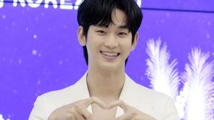 POV Ditatap Penuh Cinta oleh Kim Soo Hyun