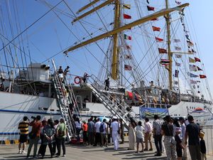 Berlabuh di Shanghai, KRI Bima Suci Jadi Primadona Berlabuh di Shanghai, KRI Bima Suci Jadi Primadona