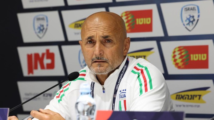 BUDAPEST, HUNGARY - SEPTEMBER 08: Head coach Italy Luciano Spalletti speaks with the media during a Italy press conference at Bozsik Stadion on September 08, 2024 in Budapest, Hungary. (Photo by Claudio Villa/Getty Images)