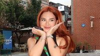 Makin Cantik, Begini Gaya Shafa Harris Saat Ngopi dan Minum Air Kelapa