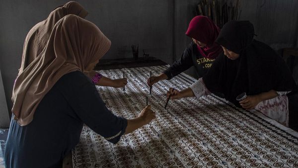 Melihat Pembuatan Batik Motif Banten