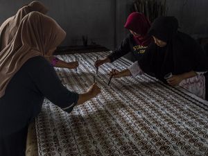 Melihat Pembuatan Batik Motif Banten