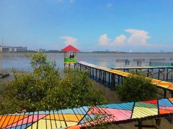 Mengintip Keindahan Pantai Karang Kering Gresik