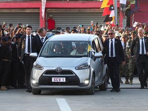 Potret Paus Fransiskus Naik Mobil Merakyat Lagi di Timor Leste