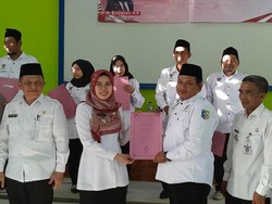 Usai Kades, Bupati Demak Serahkan SK Perpanjangan Jabatan 2 Tahun ke BPD