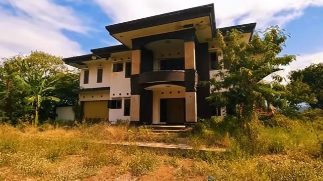 Rumah Nadia Vega Terbengkalai
