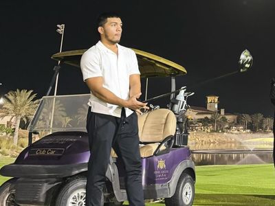 Gaya Keren Saaih Halilintar Makan Steak di Dubai dan Masak Salmon