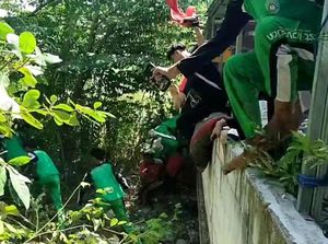 Sejumlah Pelajar Kepergok Bolos di Warkop Semburat Diburu Pol PP Lamongan Sejumlah Pelajar Kepergok Bolos di Warkop Semburat Diburu Pol PP Lamongan