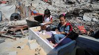 Potret Anak-anak Gaza Sekolah di Reruntuhan Bangunan