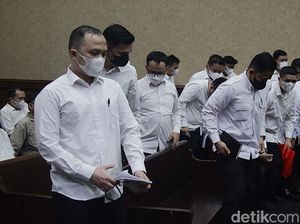 Video: 15 Terdakwa Kasus Pungli Rutan KPK Dituntut 4-6 Tahun Penjara Video: 15 Terdakwa Kasus Pungli Rutan KPK Dituntut 4-6 Tahun Penjara
