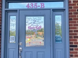 Terlalu Ribet! Restoran Ini Punya Aturan Ketat Untuk Busana Pengunjung