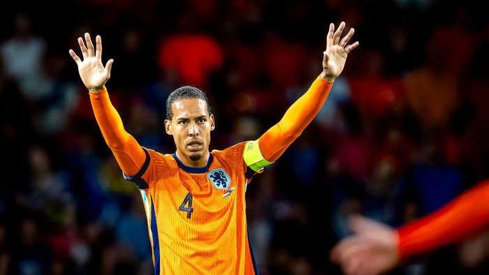 Netherlands defender Virgil van Dijk plays during the match between the Netherlands and Bosnia and Herzegovina at the Philips Stadium for the UEFA Nations League, League A, Group A3, Matchday 1, season 2024-2025, in Eindhoven, Netherlands, on August 10, 2024. (Photo by Marcel van Dorst/EYE4images/NurPhoto via Getty Images)