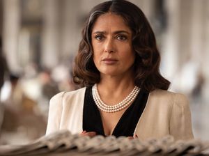 Saat Salma Hayek Terbujuk Angelina Jolie