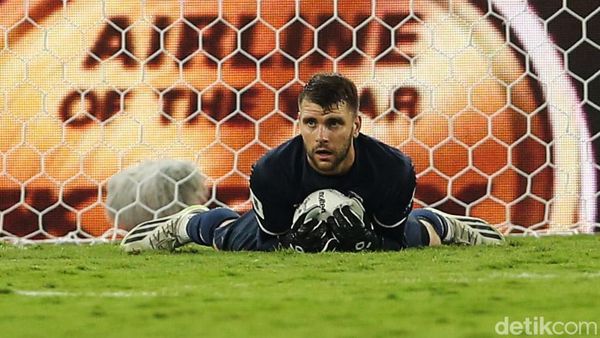 Aksi-aksi Maarten Paes Tangkal Gempuran Australia