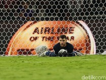 Aksi-aksi Penyelamatan Maarten Paes yang Bikin Australia Frustrasi