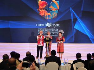 Terima Sertifikat Tanah, Tokoh Dayak Ajak Warga Jaga Wilayah Terima Sertifikat Tanah, Tokoh Dayak Ajak Warga Jaga Wilayah