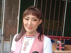 Lebaran Makin Dekat Core, Suami Ayu Dewi Gelar Meja Pingpong Lebaran Makin Dekat Core, Suami Ayu Dewi Gelar Meja Pingpong