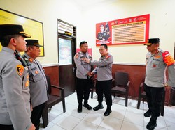 Bertemu Kapolri, Bripka Joko Cerita Awal Mula Nyambi Jadi Penggali Kubur