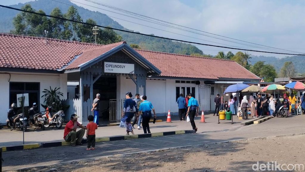 Cipeundeuy, Stasiun Kecil yang Dirindukan Penumpang KA Bandung-Jakarta Cipeundeuy, Stasiun Kecil yang Dirindukan Penumpang KA Bandung-Jakarta