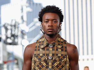 Aksi David Banda, Anak Madonna Debut Jadi Model di New York Fashion Week Aksi David Banda, Anak Madonna Debut Jadi Model di New York Fashion Week
