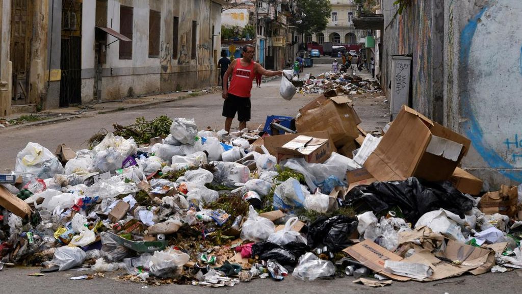 Demam Kungkang Hantui Kuba Saat Sampah Berserakan di Mana-mana Demam Kungkang Hantui Kuba Saat Sampah Berserakan di Mana-mana