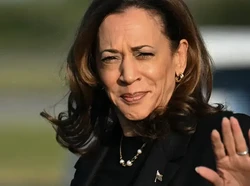 Kamala Harris Tiba di Philadelphia Menjelang Debat Melawan Trump