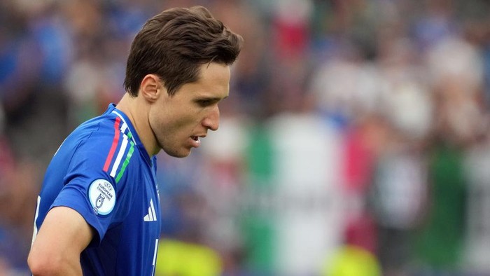 BERLIN, GERMANY - JUNE 29: Federico Chiesa of Italy looks on during the UEFA EURO 2024 round of 16 match between Switzerland and Italy at Olympiastadion on June 29, 2024 in Berlin, Germany. (Photo by Masashi Hara/Getty Images)