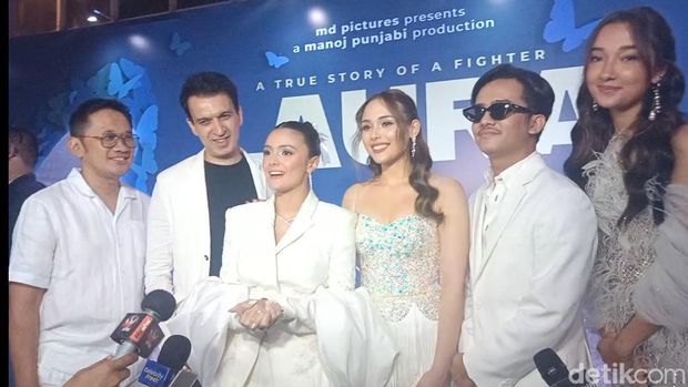 Para pemain film Laura