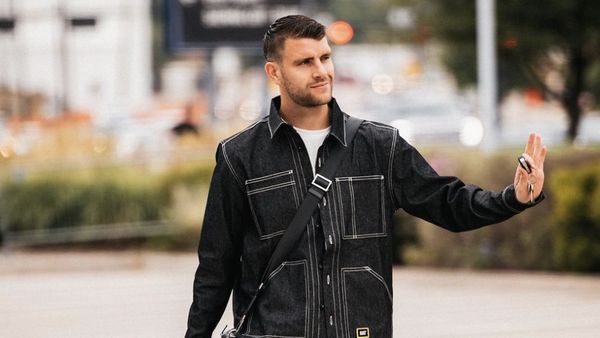 7 OOTD Maarten Paes, Kasual Stylish di Luar Lapangan Bisa Jadi Inspirasi