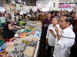 Momen Jokowi Pamitan-Minta Maaf ke Warga di Pasar Delimas Raya