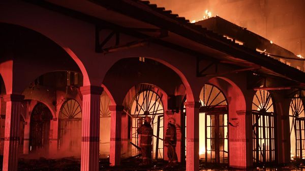 Dua Gedung di PT Pos Indonesia Jakarta Terbakar