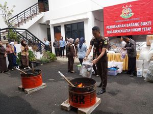 Kejari Bogor Musnahkan Barang Bukti Narkoba hingga Senjata Tajam