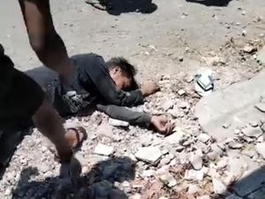 Kepergok Warga, Maling Motor di Gresik Babak Belur Dihajar Massa